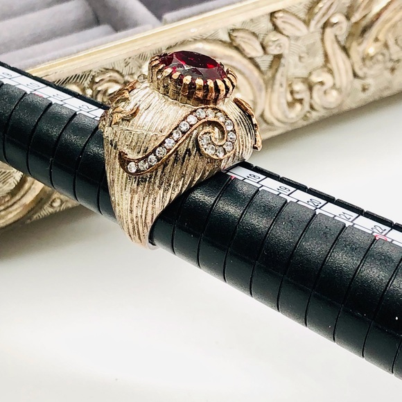 Rare Vintage Ornate Rhinestone Ring - Picture 13 of 16